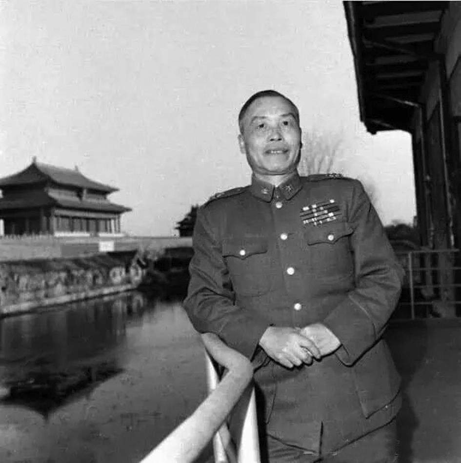 p23 1945年李宗仁摄于北京.jpg