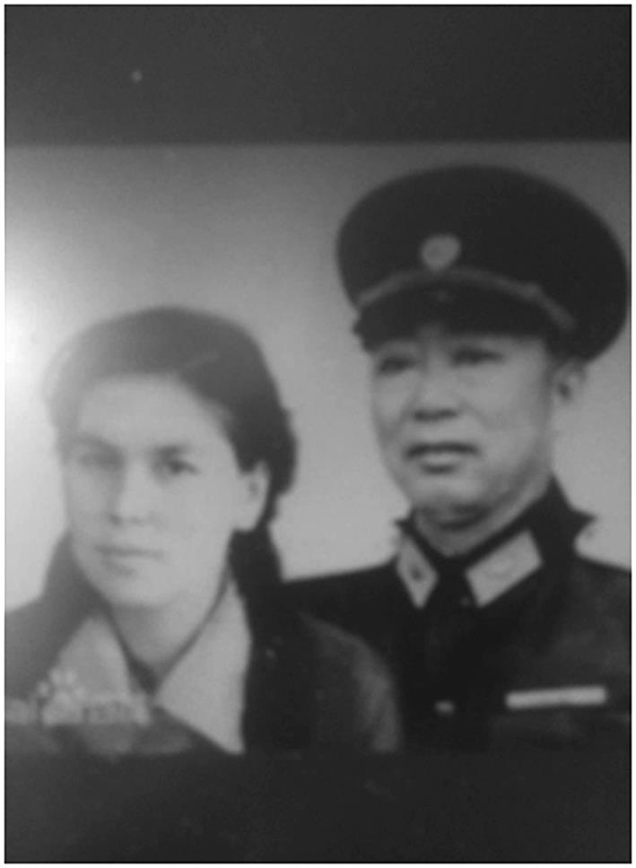 刘亚楼和夫人翟云英.jpg