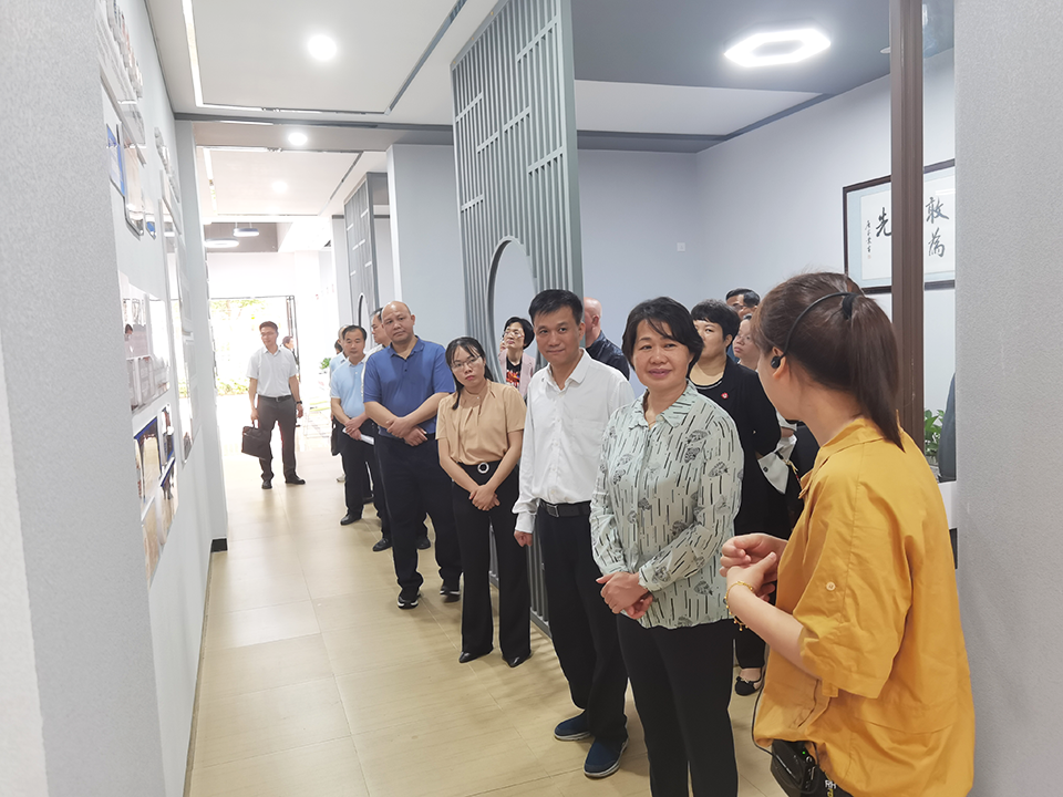 图片1：在岑溪市岑城镇竹山社区调研.png